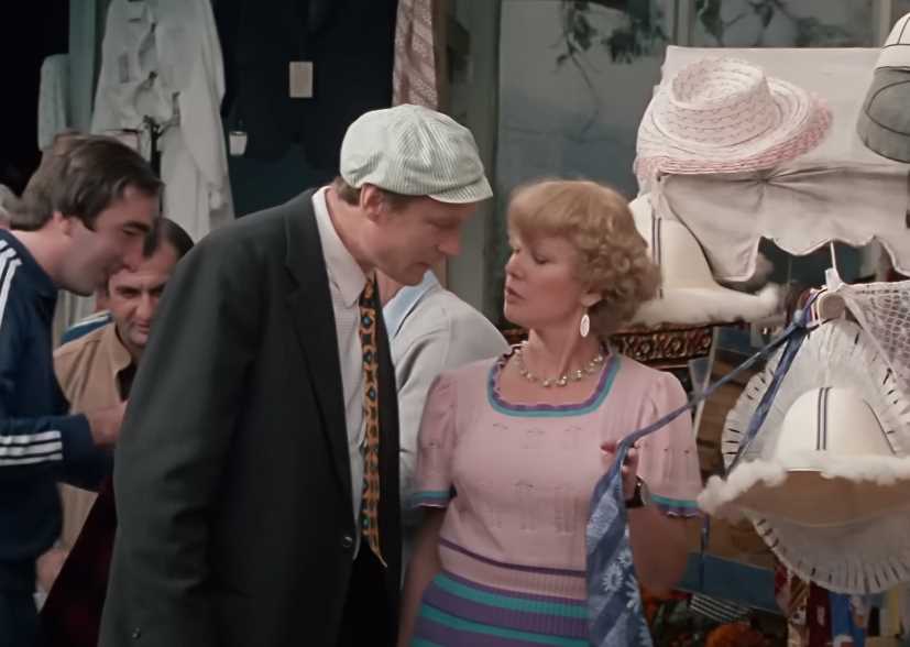 Загадочный киноляп с галстуком в фильме «Любовь и голуби» связали с влиянием экстрасенсов