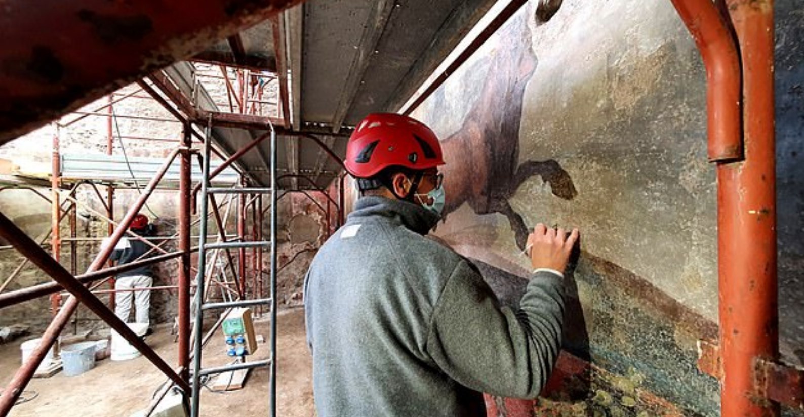 Реставраторы восстановили древние фрески из Помпеев