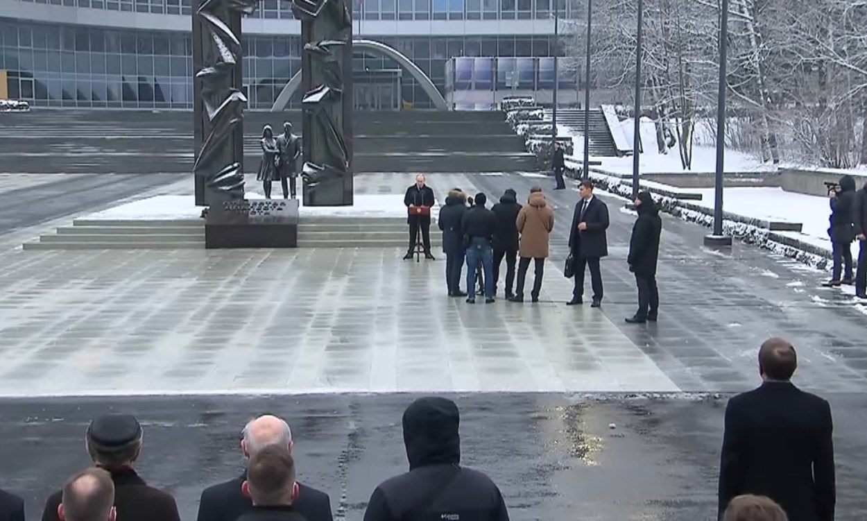 Daily Mail: в Великобритании углядели скрытый смысл в обращении Путина к сотрудникам СВР Daily Mail: в Великобритании углядели скрытый смысл в обращении Путина к сотрудникам СВР