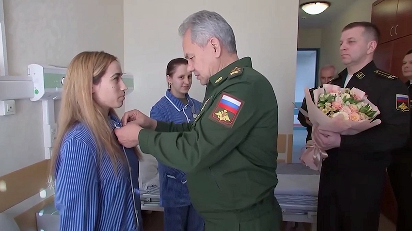 Награждение военнослужащих-женщин