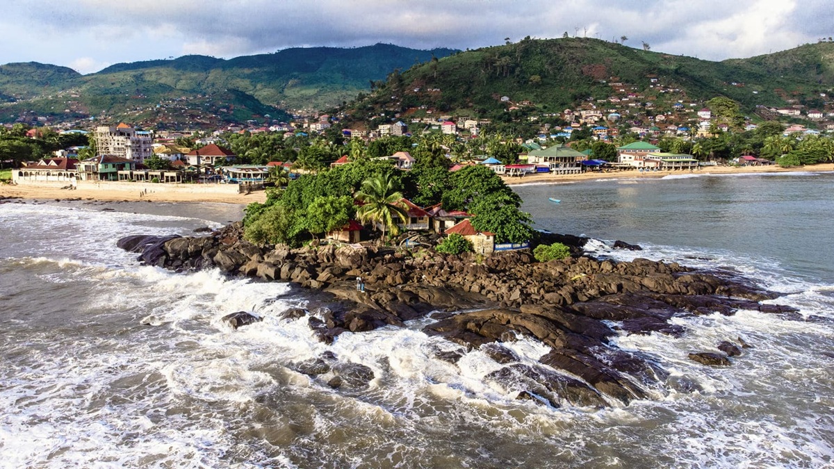 Долгосрочное проживание за границей: какие возможности предлагают Сьерра-Леоне или Черногория?