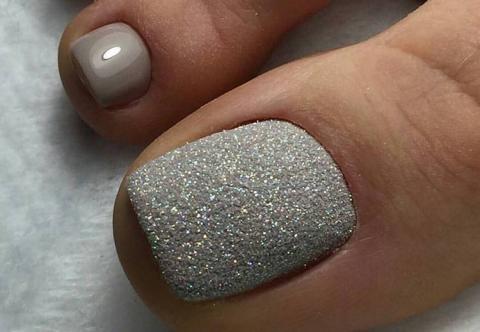 Педикюр, который делать не стоит: 5 самых неудачных идей педикюра