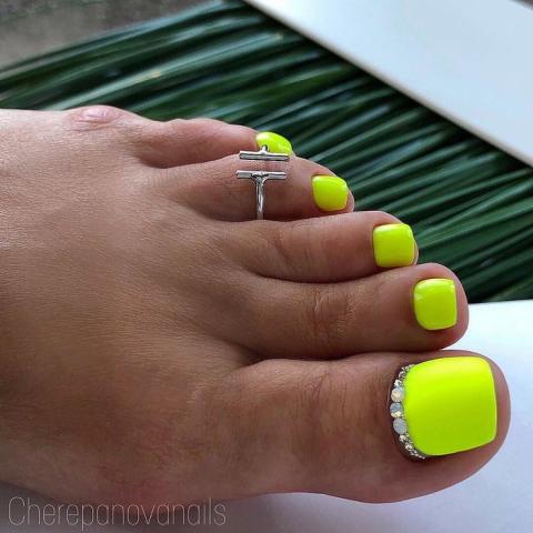 Педикюр лето-2019: 15 самых стильных и сексуальных идей педикюра