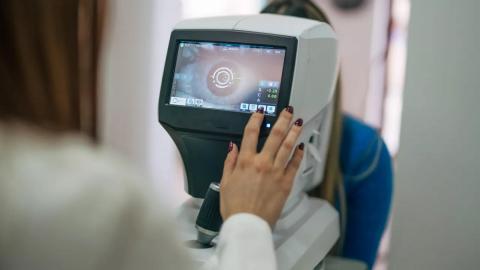 Офтальмолог пациентка обследование