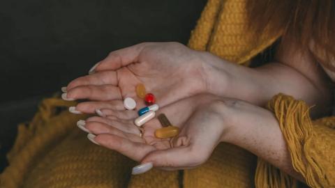 Невролог Мальцев: Работа в ночные смены со временем разрушает здоровье Женщина таблетки