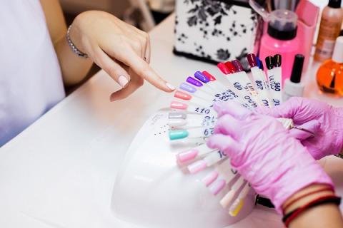 Воздух в маникюрных салонах может спровоцировать рак