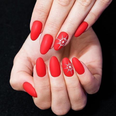 Модный маникюр 2019 - красная классика вернулась и покорила всех модниц