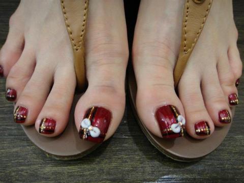 Педикюр, который делать не стоит: 5 самых неудачных идей педикюра