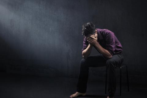 грустный человек несчастный человек