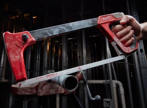 Скульптуру быка в Новороссийске кастрировали ножовкой по металлу Скульптуру быка в Новороссийске лишили мужского достоинства