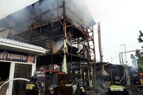 В Сочи в крупном пожаре погибли 8 человек из-за непотушенного мангала