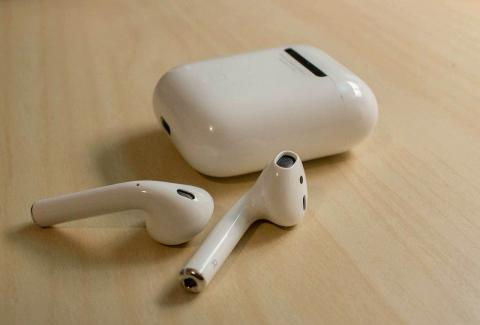 Наушники AirPods