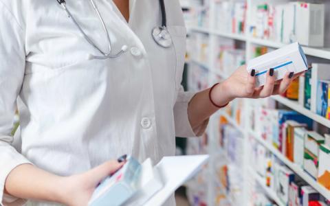 Минздрав расширил список лекарств, за продажу которых аптекарей могут посадить