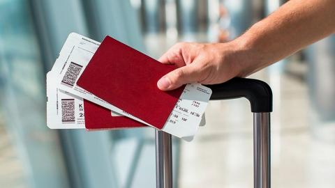 Паспорта и авиабилеты