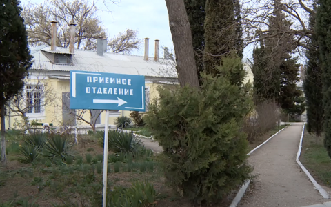 Территория больницы в Севастополе