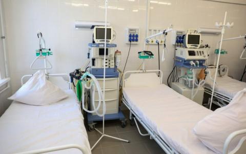 Палата в больнице для заболевших коронавирусом в Астрахани