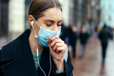 коронавирус у девушки картинка