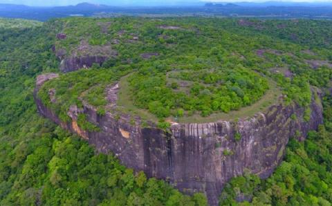 В Шри-Ланке на «горе пришельцев» нашли астрономические знаки, оставленные 5 тысяч лет назад гора Данигала