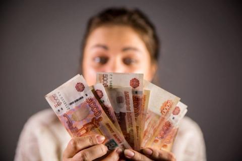 деньги в руках деньги