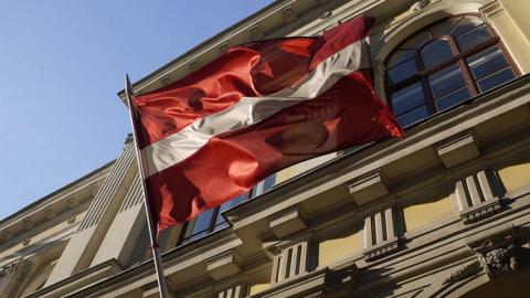 флаг латвии