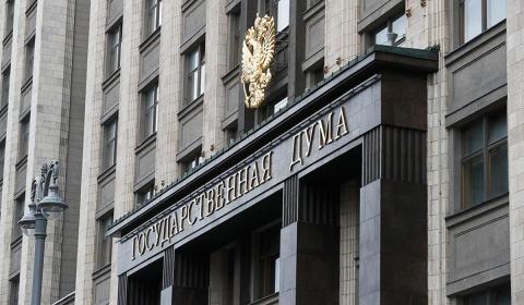 „Кощунственный бред“: в Госдуме отреагировали на заявление Зеленского о сговоре СССР и нацистской Германии здание Госдумы РФ