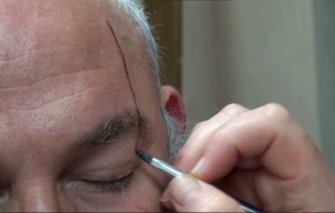 Нанесение грима на потерпевшего