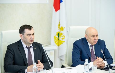 Джамбулат Хатуов провел селекторное совещание по развитию растениеводства в регионах Джамбулат Хатуов проводит селекторное совещание по овощеводству