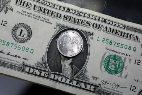 Экономист Никита Масленников допустил укрепление рубля к концу года Доллар и рубль