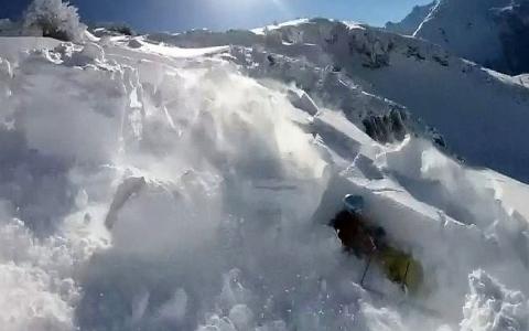 лавина сошла в Альпах