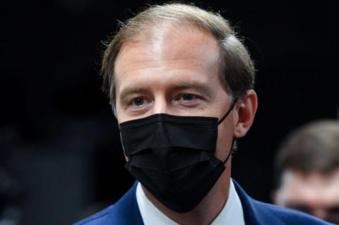 Денис Мантуров Мантуров озвучил количество ежедневно прививающихся от коронавируса