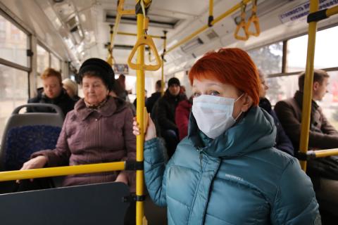 женщина в маске