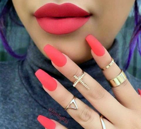 Шикарные матовые ногти гель-лаком: модные тренды бархатного маникюра на осень-2019