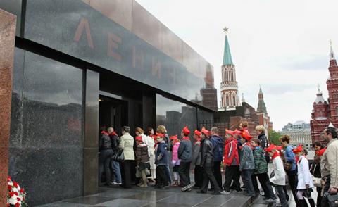 Жириновский призвал очистить Красную площадь от захоронений Мавзолей