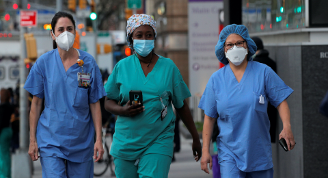 американские медики во время пандемии коронавируса медики США картинки