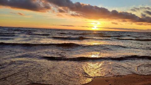 Наполненный газом танкер, атакованный украинскими БЭКами в Италии назвали тикающей бомбой В Италии собрали заседание с Мелони из-за российского танкера