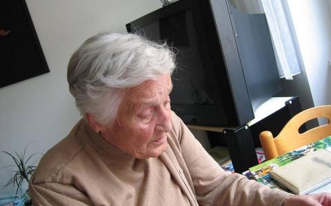 Пожилая женщина