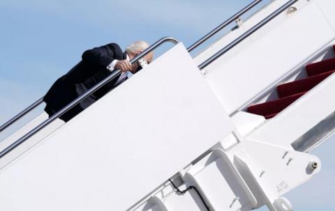 Падение Байдена на трапе Баширов: кто заплатит за падение Байдена на трапе