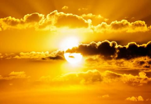 Яркое солнце жара