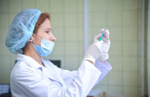 Жителей Крыма призвали к вакцинации от гриппа из-за коронавируса