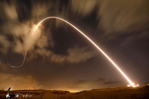 С-500 сможет уничтожать орбитальные спутники и космические средства поражения Траектория полета ракеты