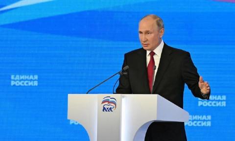 Владимир Путин на съезде ЕР Политконсультант растолковал намек Путина о «загадочных новичках» в Единой России