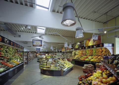 В торговом зале магазина