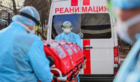 Врач назвала категории больных коронавирусом, чаще всего оказывающихся в реанимации Реанимобиль