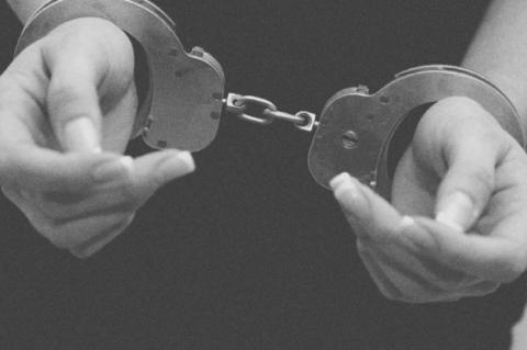 Руки и наручники