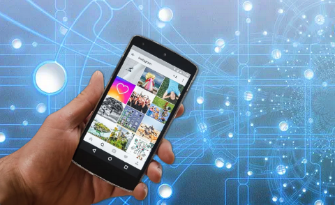 Смартфон в руке Смартфон в руке