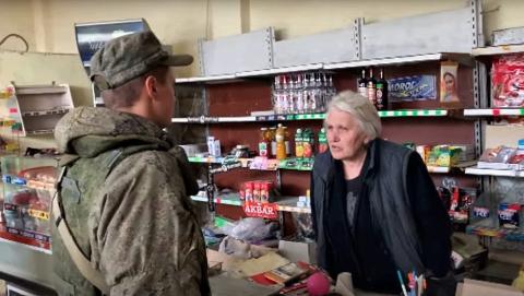 Солдат в магазине