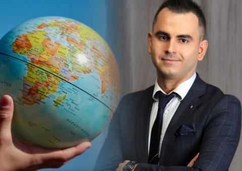 Коллаж: глобус, рука, генеральный директор туроператора Space Travel Артур Мурадян