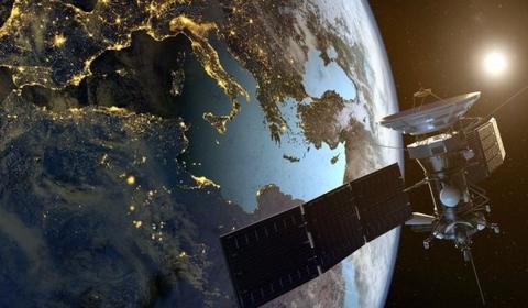 космический спутник на орбите Земли спутник на орбите Земли картинки