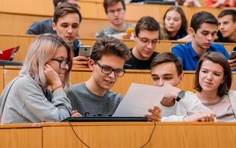 Студенты на занятиях