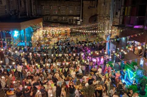 Массовая вечеринка